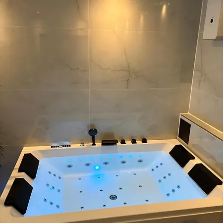 Relax - Mit Whirlpool & Sauna דירה מדבאך